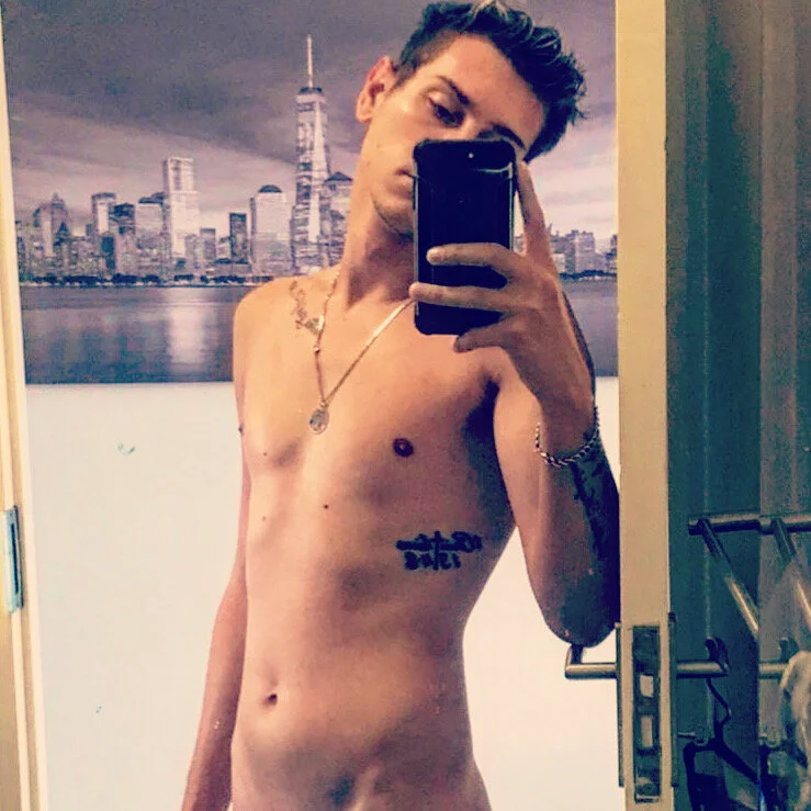 AnotherGayGuy97's Offline Chat Room