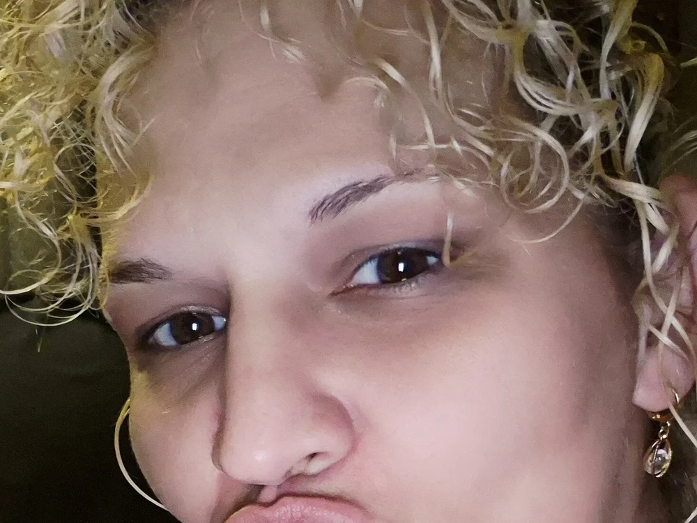 HotNBothered86's Offline Chat Room