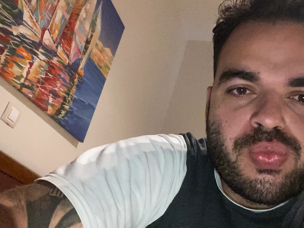 Giannos0888's Offline XXX Chat