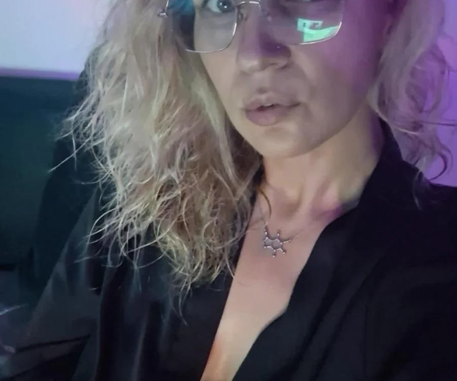 SweetAnia_ Offline XXX Chat