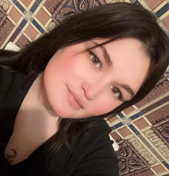 GoldenPeachh's Offline Chat Room