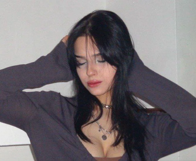 Jane_Fondaaa's Offline Chat Room