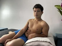 XXX chat uživo modela AlexDuMontt