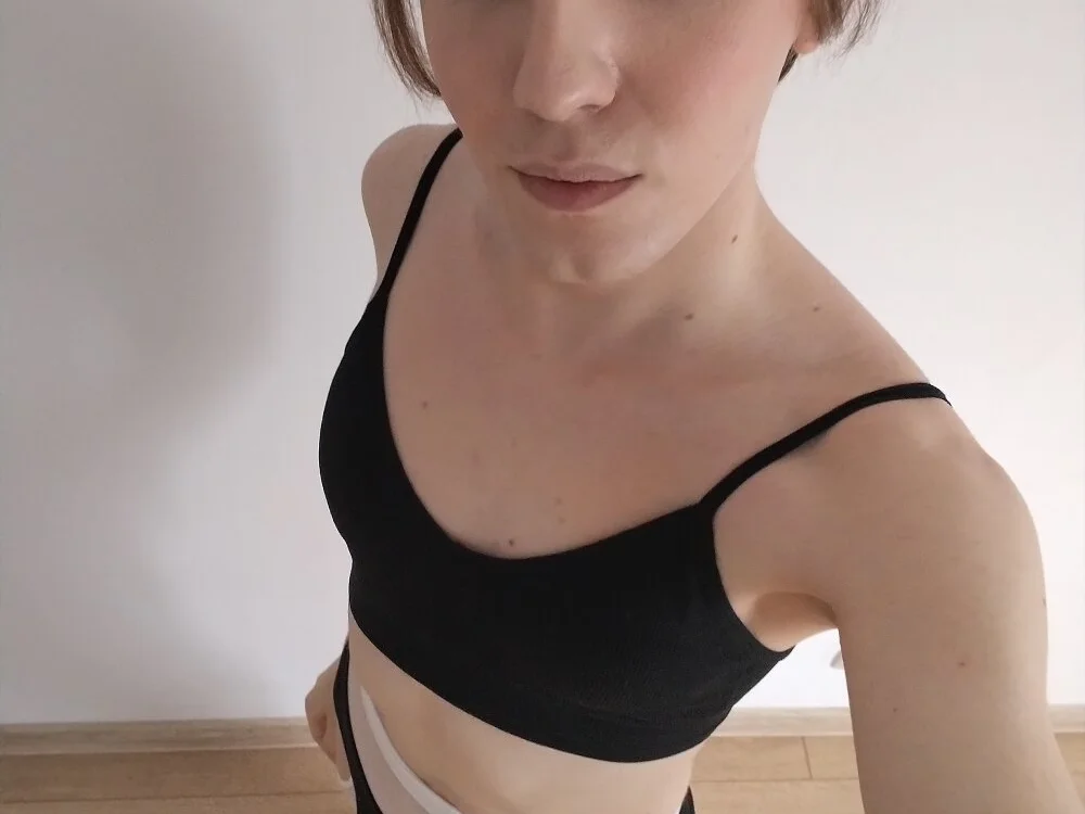 pauline_dollts Offline XXX-Chat