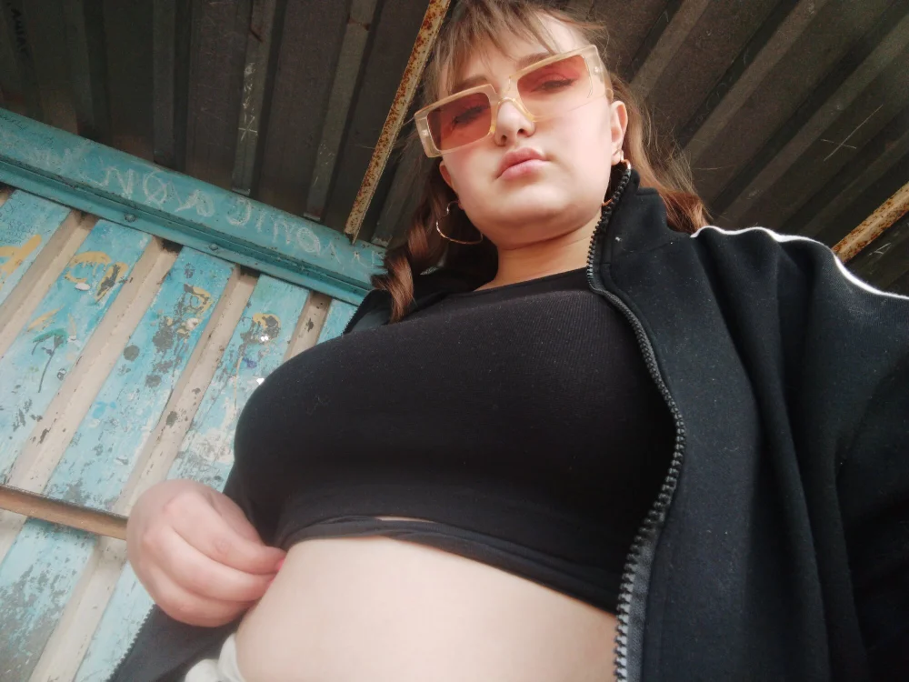 LydiaSweetChik's Offline Chat Room