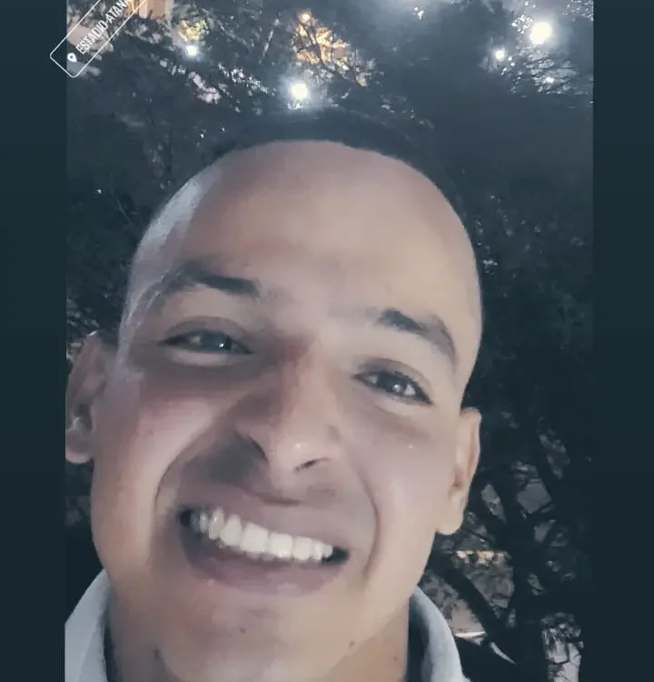 chevi27's Offline Chat Room