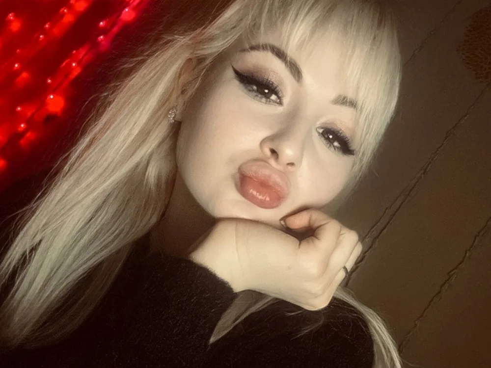 PamelaKissy's Offline Chat Room