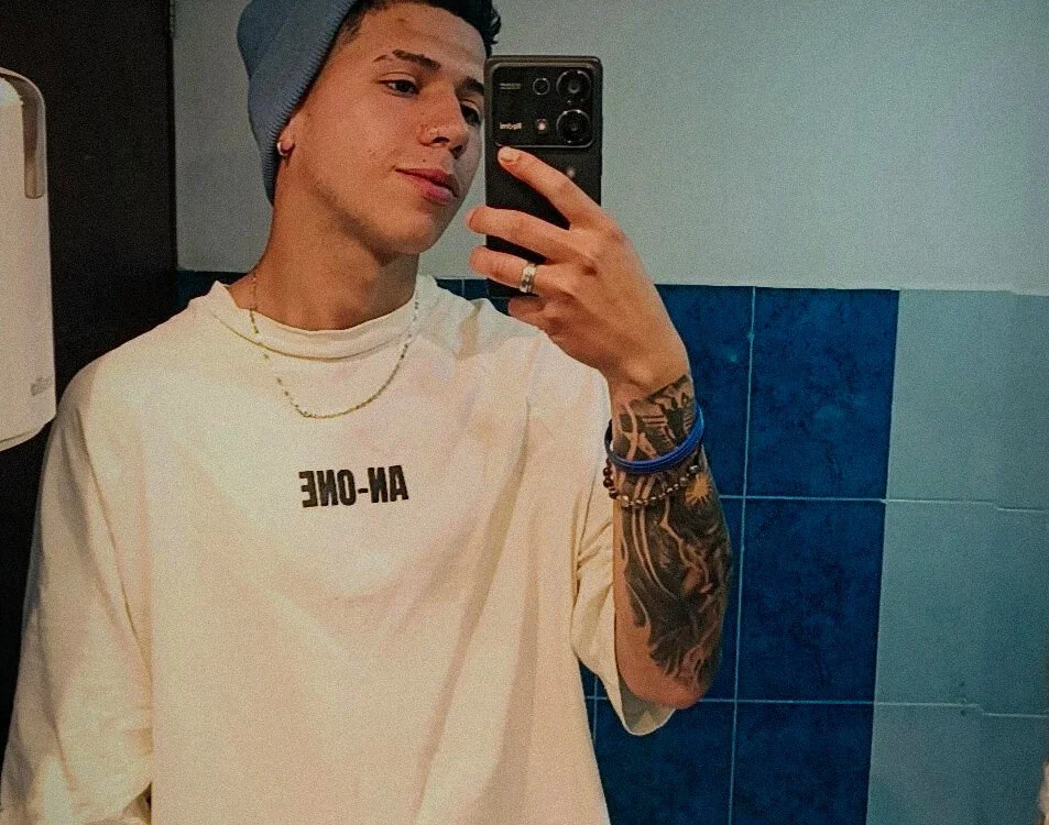 Andrew18ramirez Offline XXX Chat