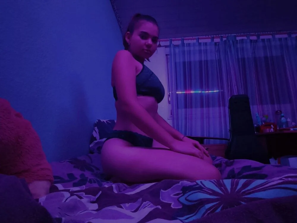 Mona_Slearys Chat XXX offline