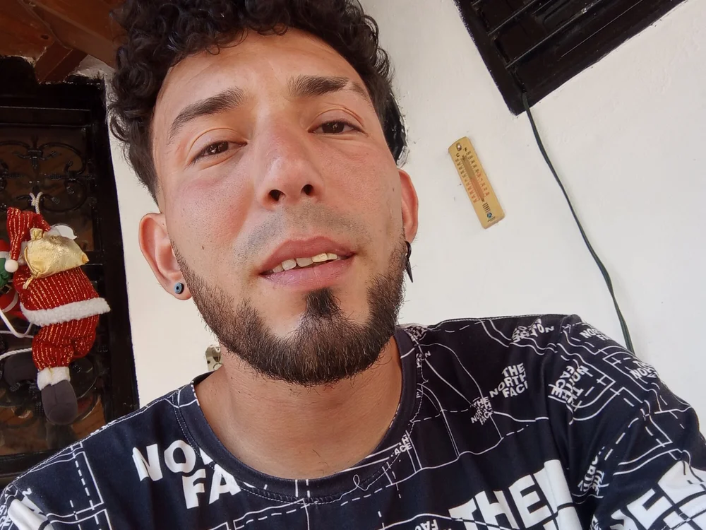 Plu_ton_and_EstrellaのオフラインXXXチャット