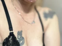 busty_nicole's webcam live show