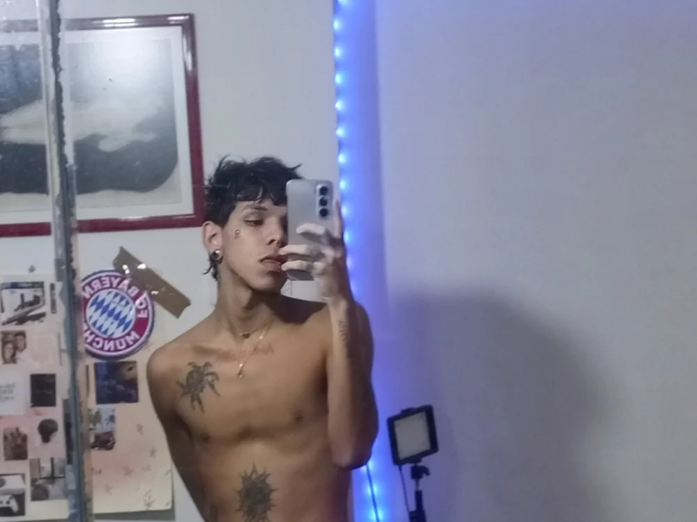 Danielsexyboy16 offline chatrum