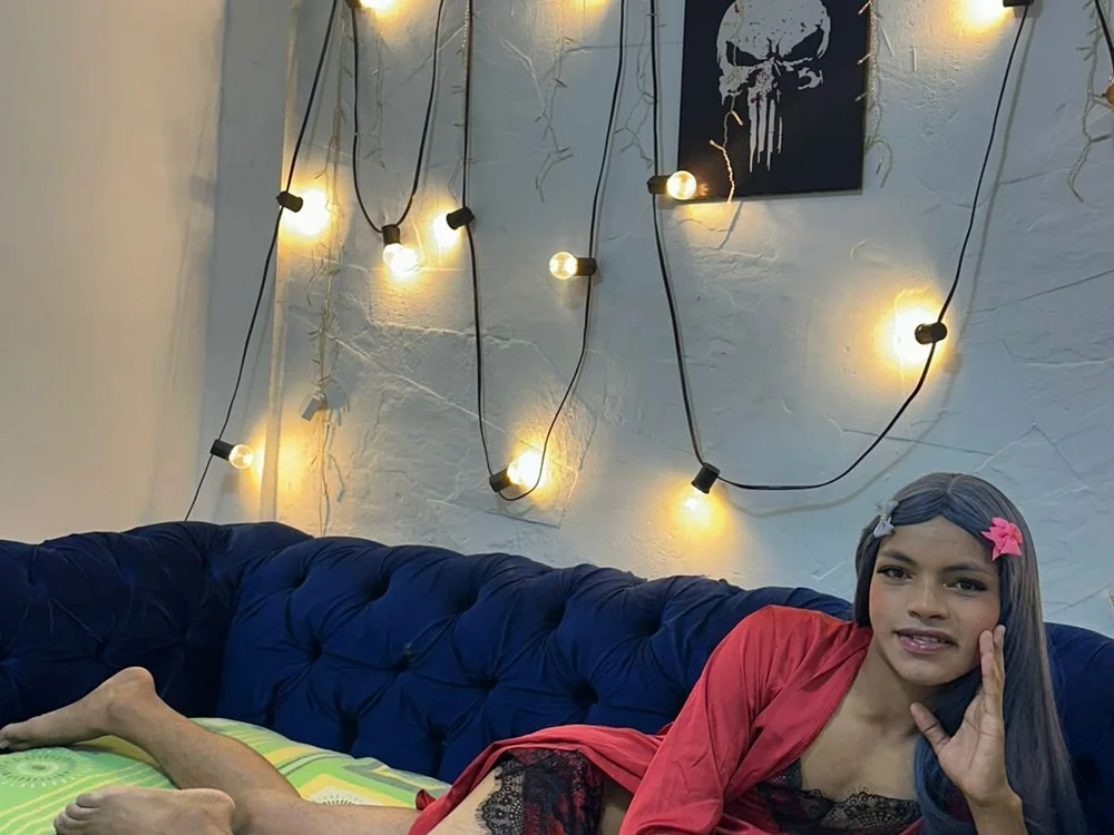 Catalina_skinny1's Offline XXX Chat