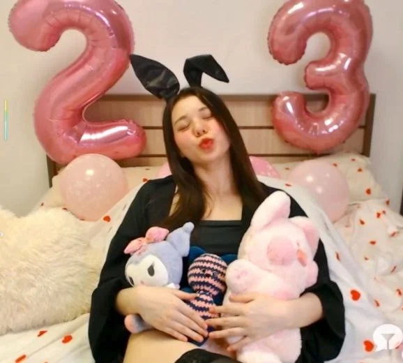 candyy_milika's Offline XXX Chat