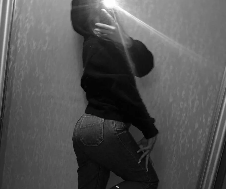 alma_black Chat XXX offline