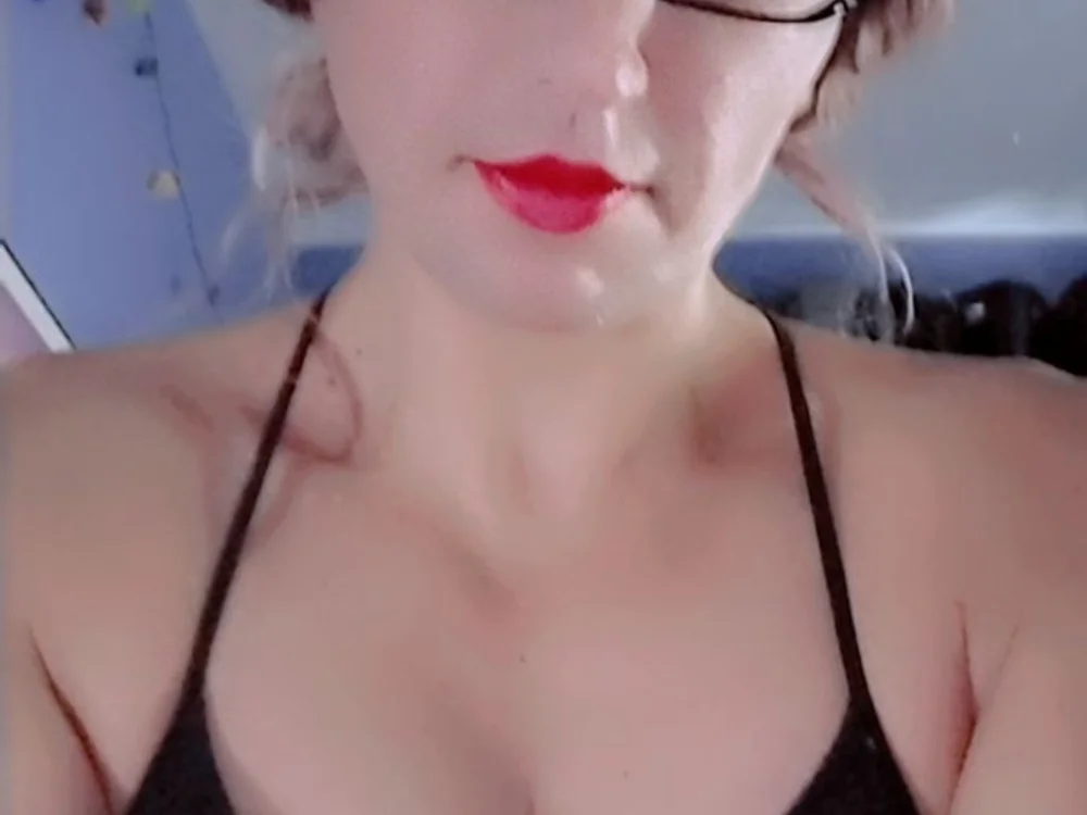 CDErika415's Offline Chat Room