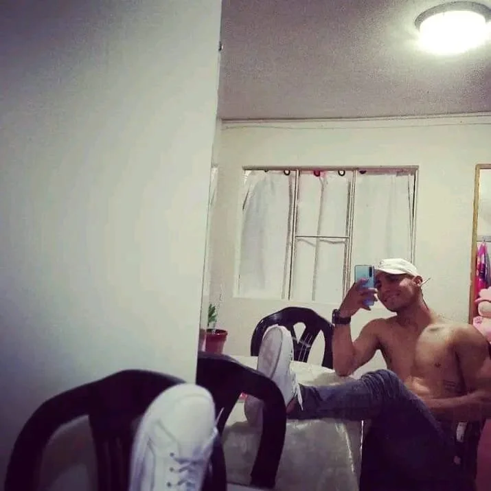 Offline chatovací místnost ColtonLuis_