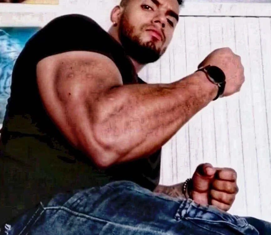 TITAN_EROS_'s Offline Chat Room