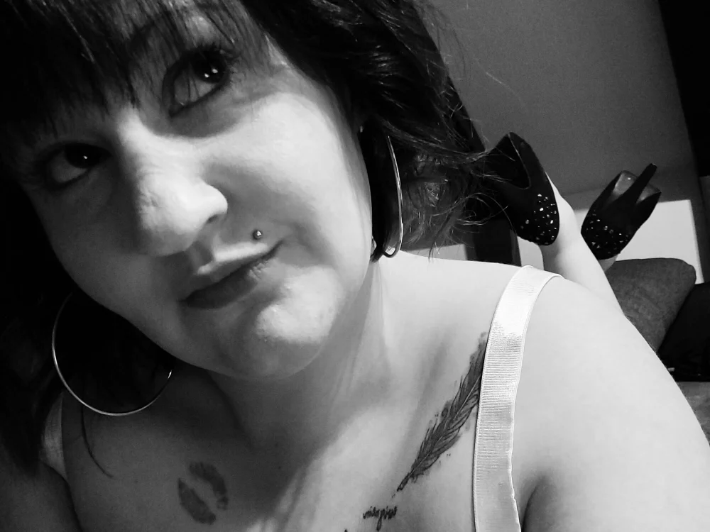 MissCurvy88's Offline XXX Chat