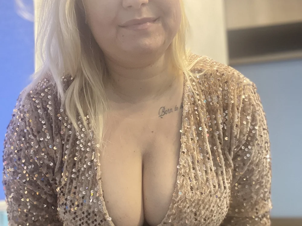 Cute_Juliia's Offline XXX Chat