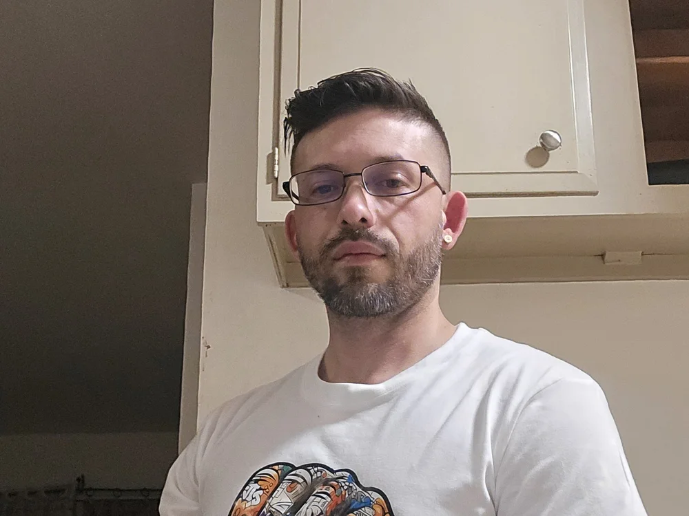 L30nrd1t0's Offline XXX Chat