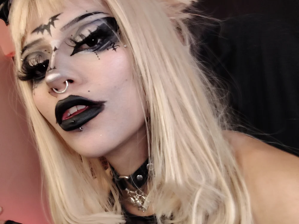 Offline XXX chat modela GothKitten666