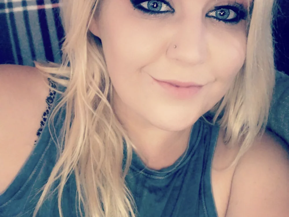 juicyfruittt69's Offline Chat Room