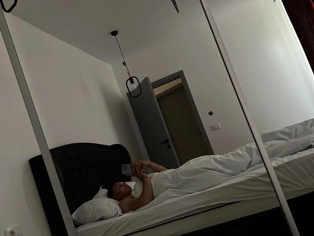 johny8001's Offline Chat Room