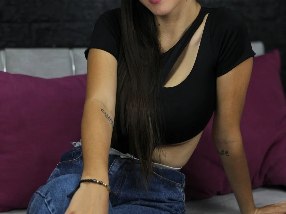 Gin_Boobs Adlı Modelin Çevrimdışı XXX Sohbeti