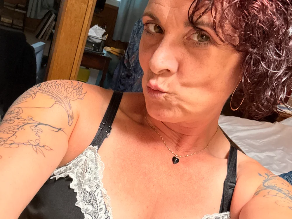 MidWestMilf80's Offline XXX Chat
