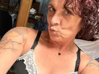 MidWestMilf80's Offline XXX Chat