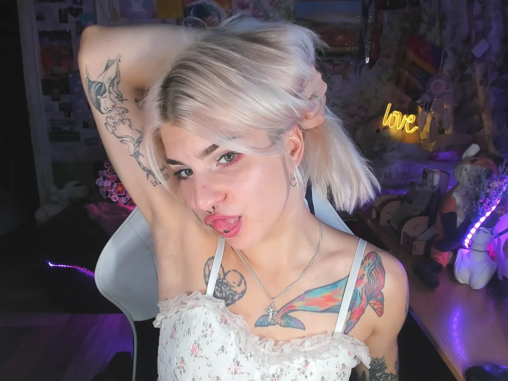 LissaMoree's Offline Chat Room