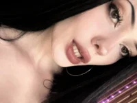 צ'אט XXX בשידור חי של Alluring_Silk