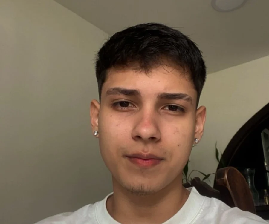 Dominik_Lee's Offline Chat Room
