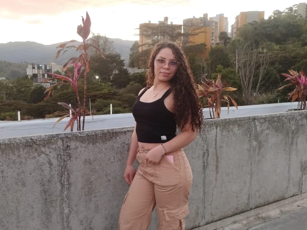 sofhia_ross' Offline Chat Room