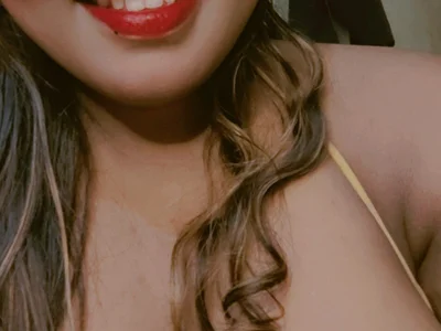 Camming_Muskan Female Bigassindian Online Webcam Striptease