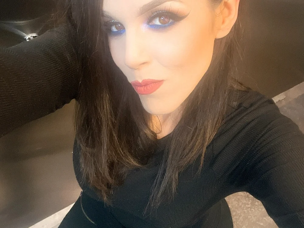 violet10134's Offline Chat Room