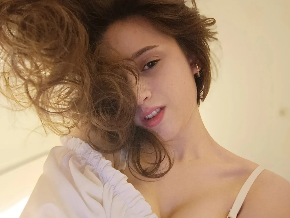 ellyellow Offline XXX-Chat