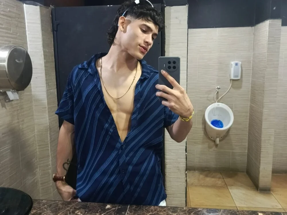 Chatroom XXX hors ligne de Bryan_Montes_