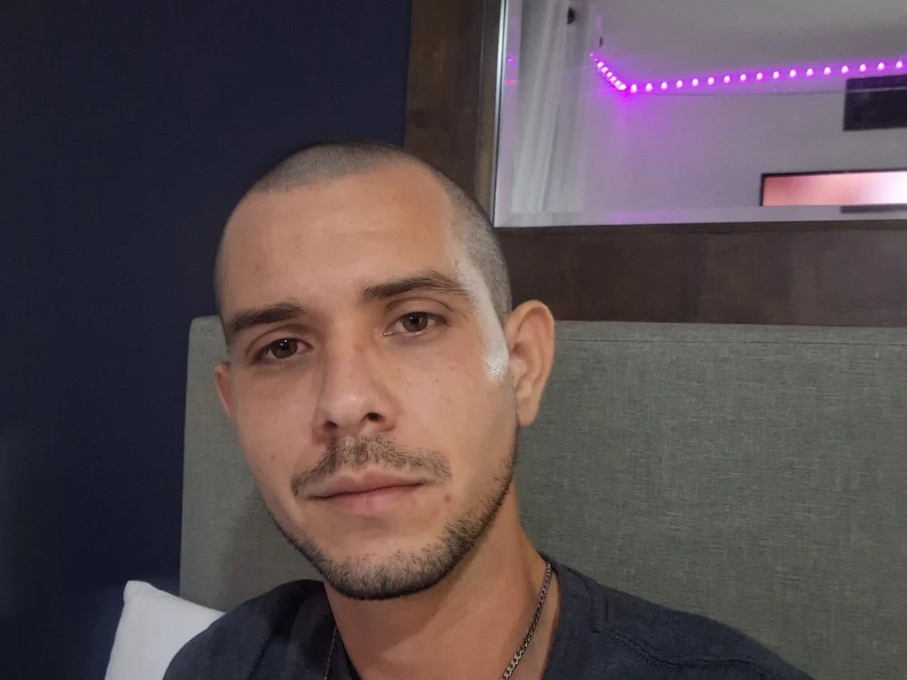 Luiso98@xh's Offline Chat Room