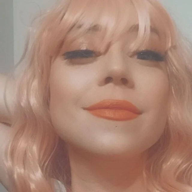 weirdoTara's Offline Chat Room