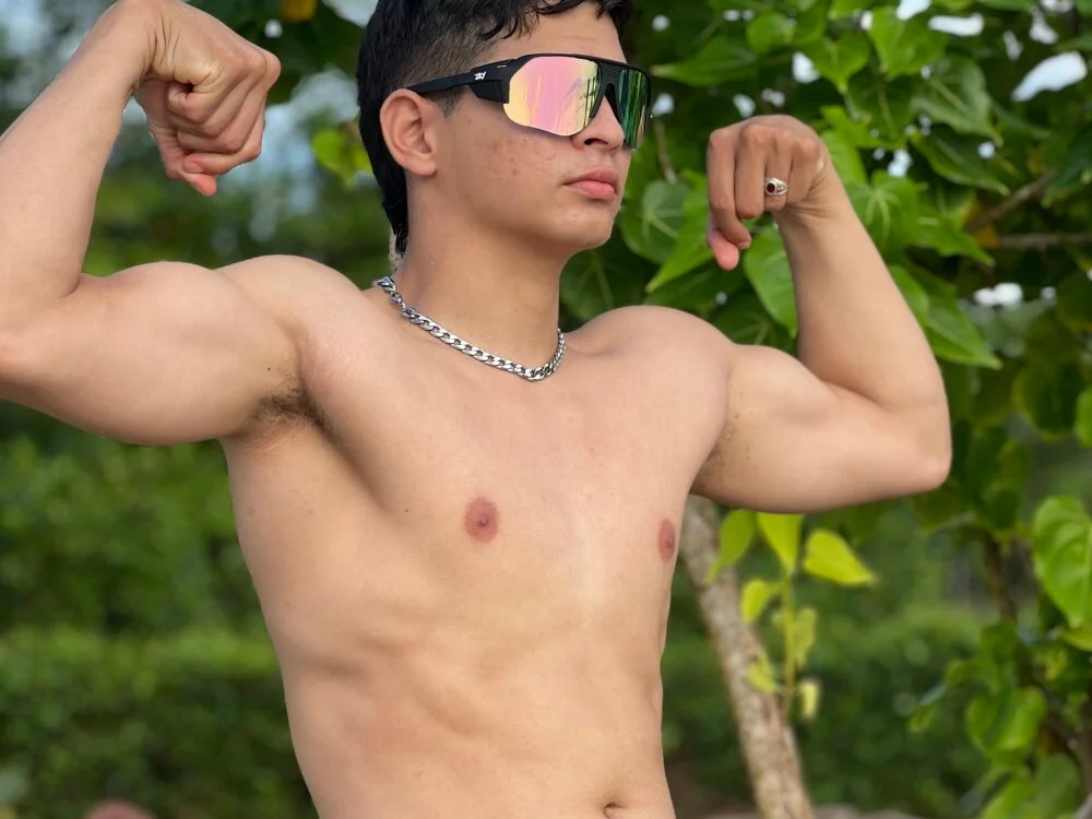 RobinLenoxx 离线XXX聊天