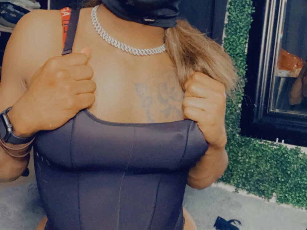 Junieb_cd_Sd's Offline XXX Chat