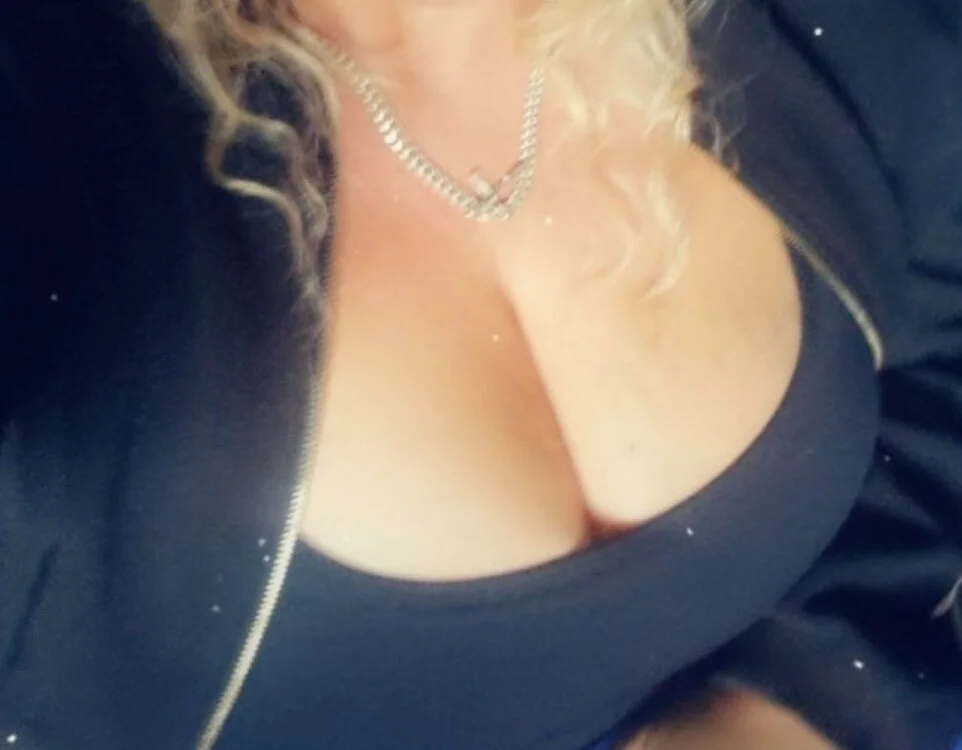 Bouncy-Bella28X's Offline XXX Chat