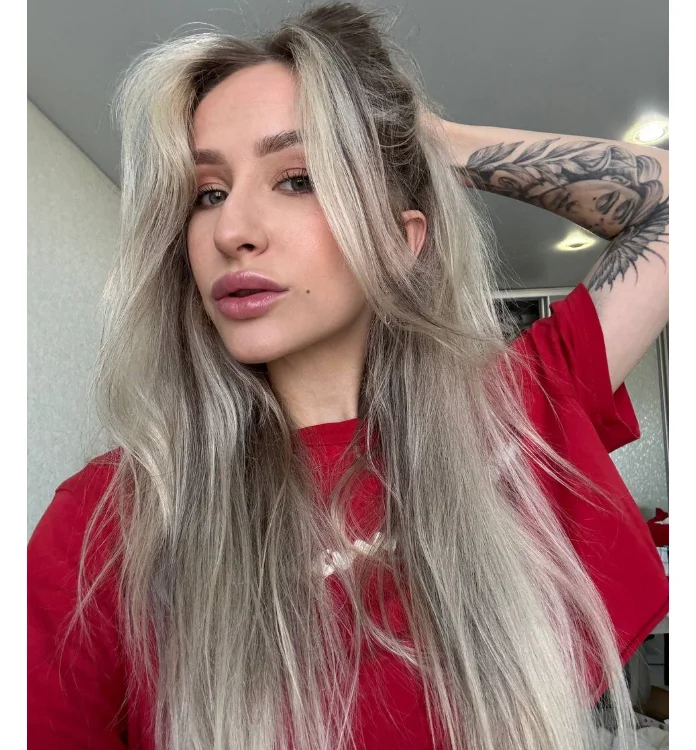 QueenKingg's Offline Chat Room