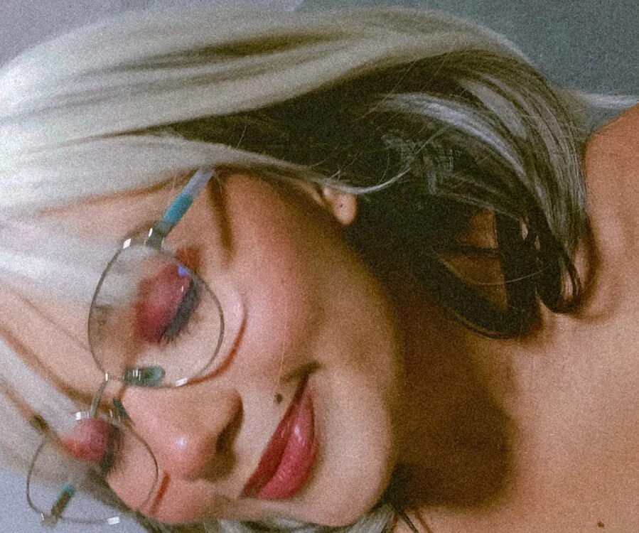 Lia_Myst1 অফলাইন XXX চ্যাট