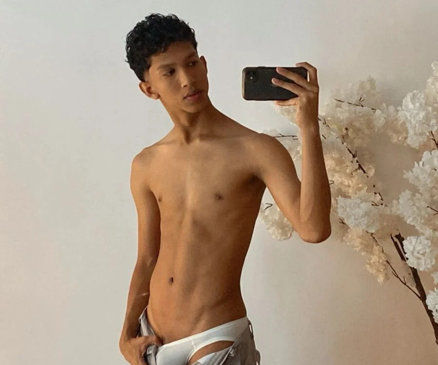 SmoothAlpha_ Offline XXX-Chat