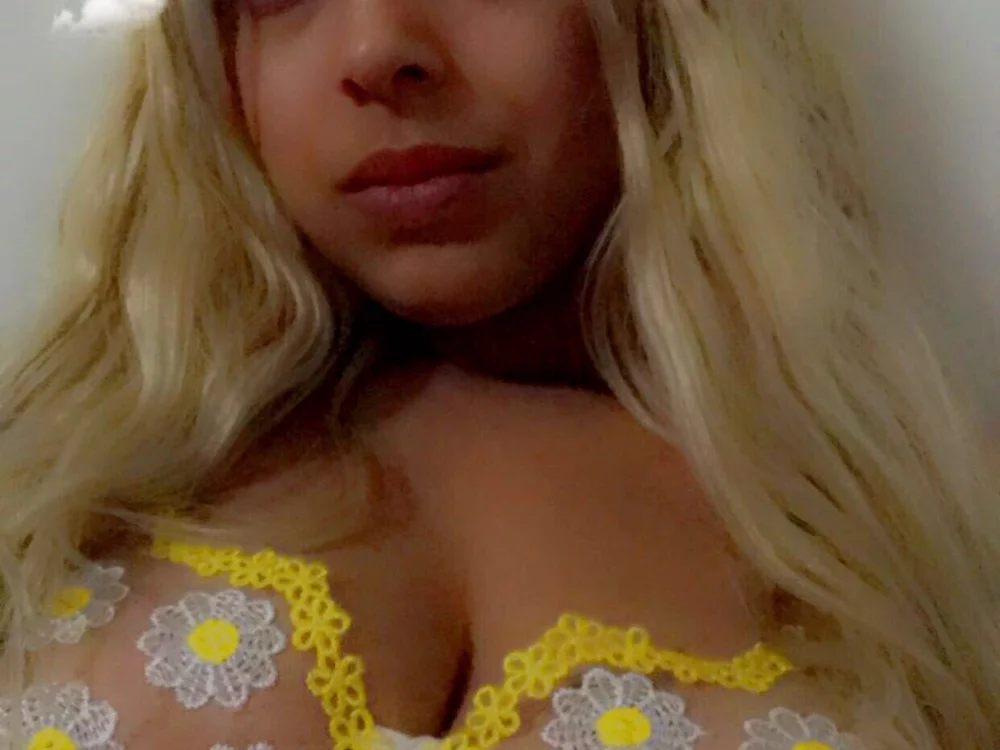 MsPeachyPussy420 Offline Chatraum