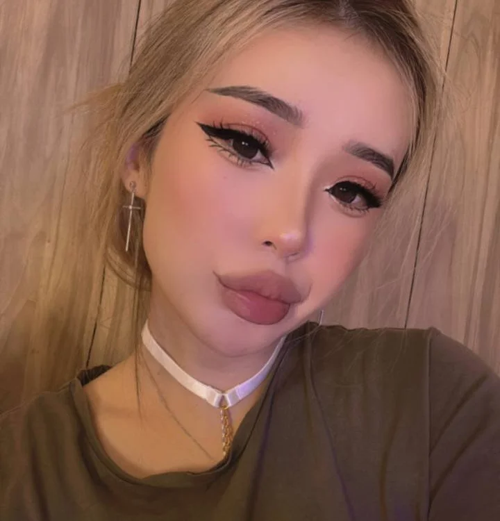 lo_vely_su's Offline XXX Chat