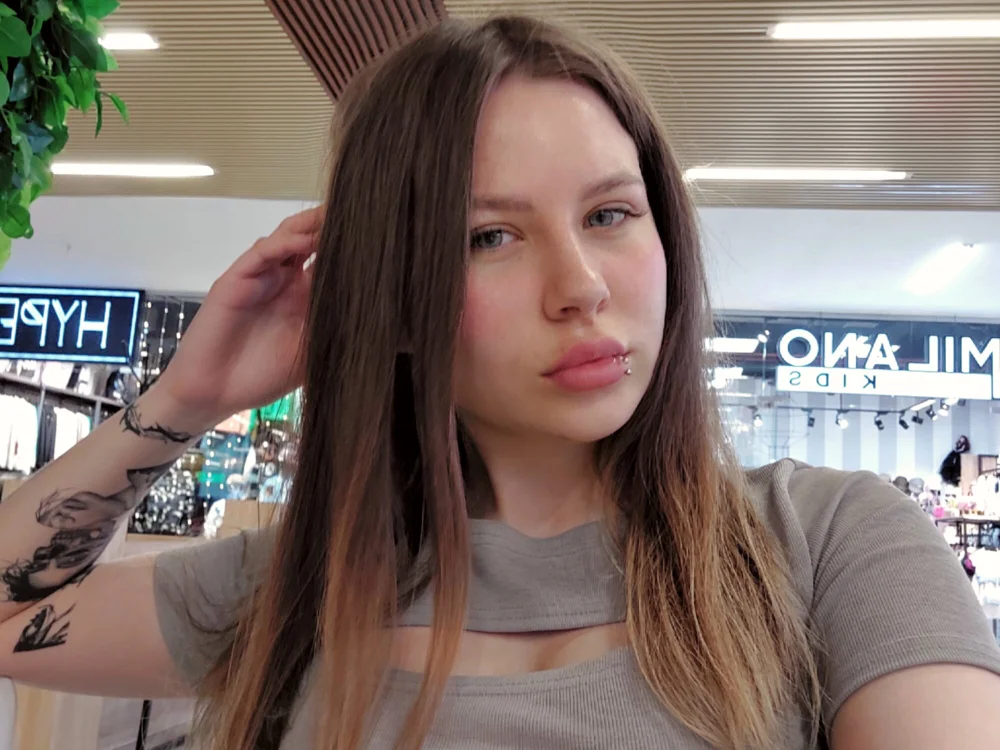 Mira_Berry's Offline XXX Chat